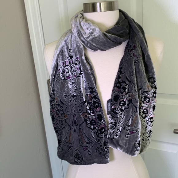 Kenneth Cole Reaction Velvet scarf - Picture 5 of 6